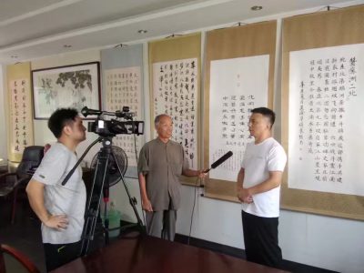 宜兴电视台在吴冠中故居专题采访