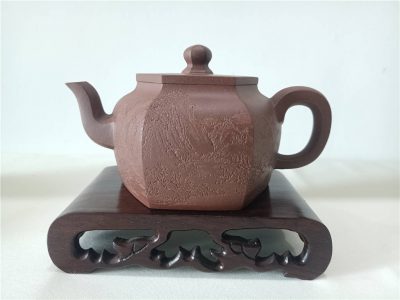 与陶刻名人江苏省陶瓷实训基地书画部主任周轶老师合作：袁强制壶 周轶陶刻
