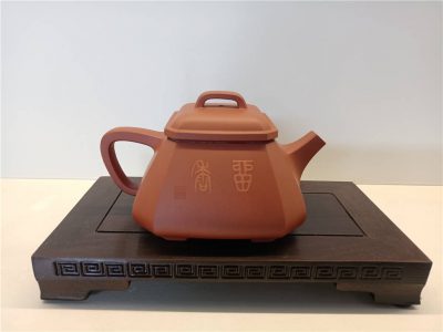 与陶艺名人刘彩琴合作（袁强制壶 刘彩琴泥绘）