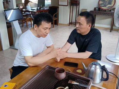 与黄龙源陈总探讨黄龙山紫砂矿的相关问题