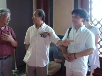 中央美术学院进修时与程大利、张立辰画家在一起观展